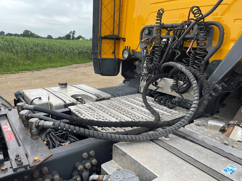 Scania 6x2 Rear Lift Tractor Unit