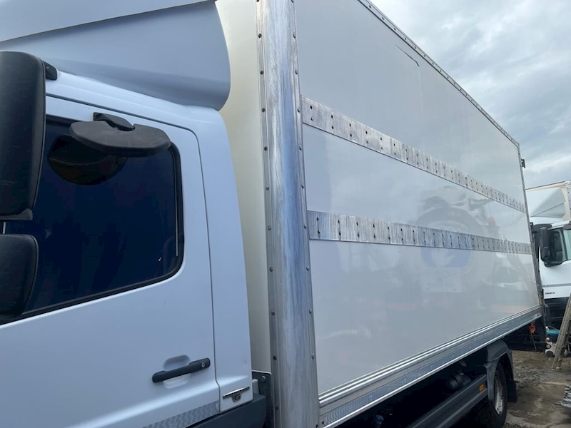 Mercedes-Benz 816 Box Van with 1.5 Ton Tail Lift