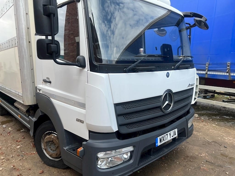 Mercedes-Benz 816 Box Van with 1.5 Ton Tail Lift