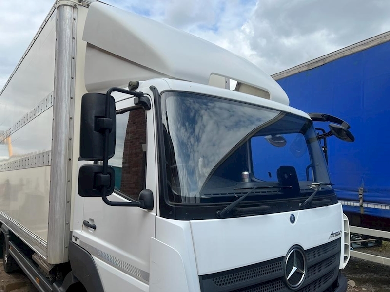Mercedes-Benz 816 Box Van with 1.5 Ton Tail Lift