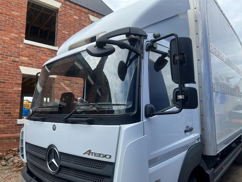 Mercedes-Benz 816 Box Van with 1.5 Ton Tail Lift