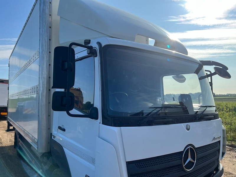 Mercedes-Benz 816 Box Van with 1.5 Ton Tail Lift
