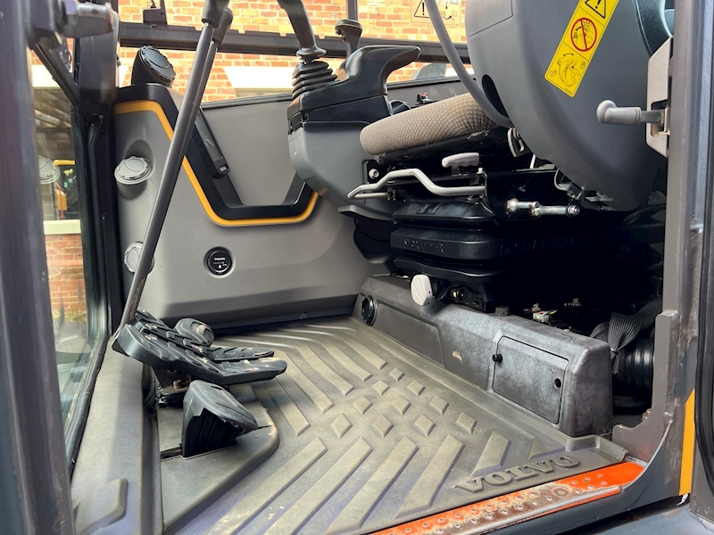 Volvo 8 Ton Tracked Excavator