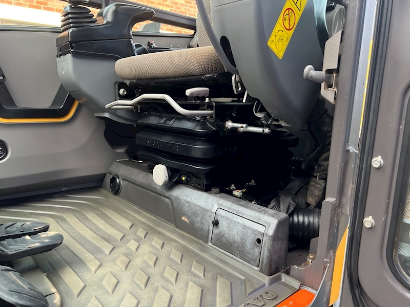 Volvo 8 Ton Tracked Excavator