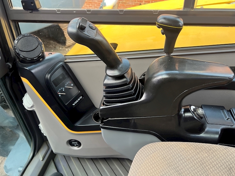 Volvo 8 Ton Tracked Excavator