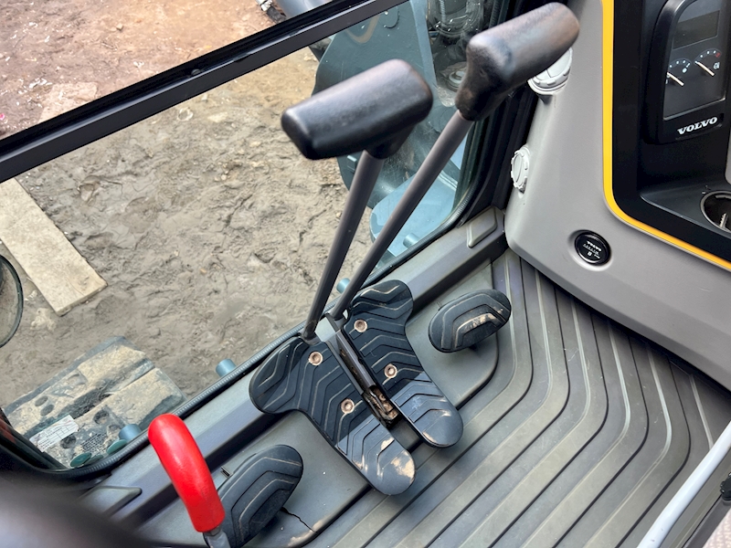 Volvo 8 Ton Tracked Excavator