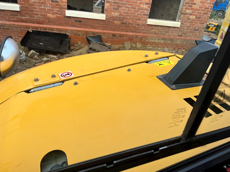 Volvo 8 Ton Tracked Excavator