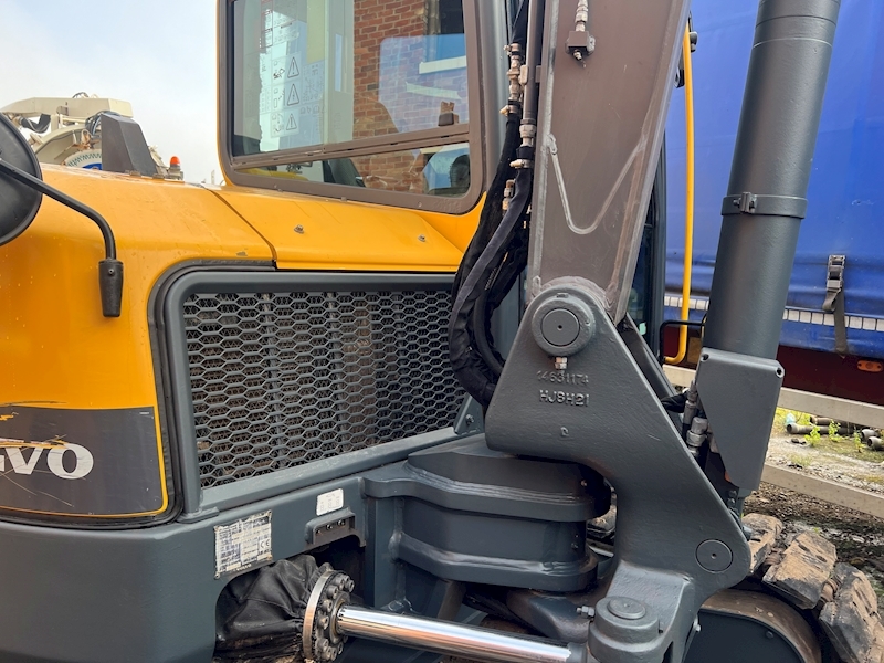 Volvo 8 Ton Tracked Excavator