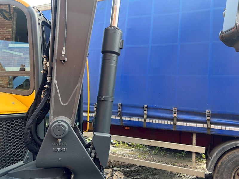 Volvo 8 Ton Tracked Excavator