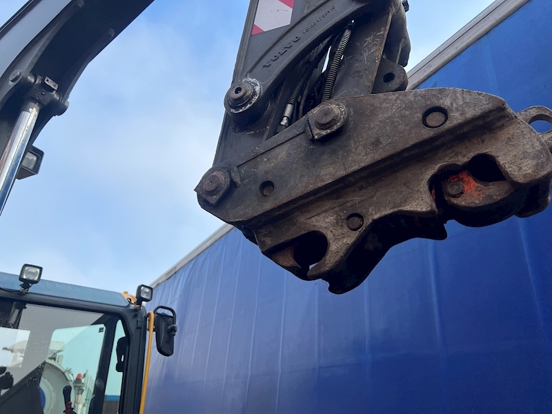 Volvo 8 Ton Tracked Excavator