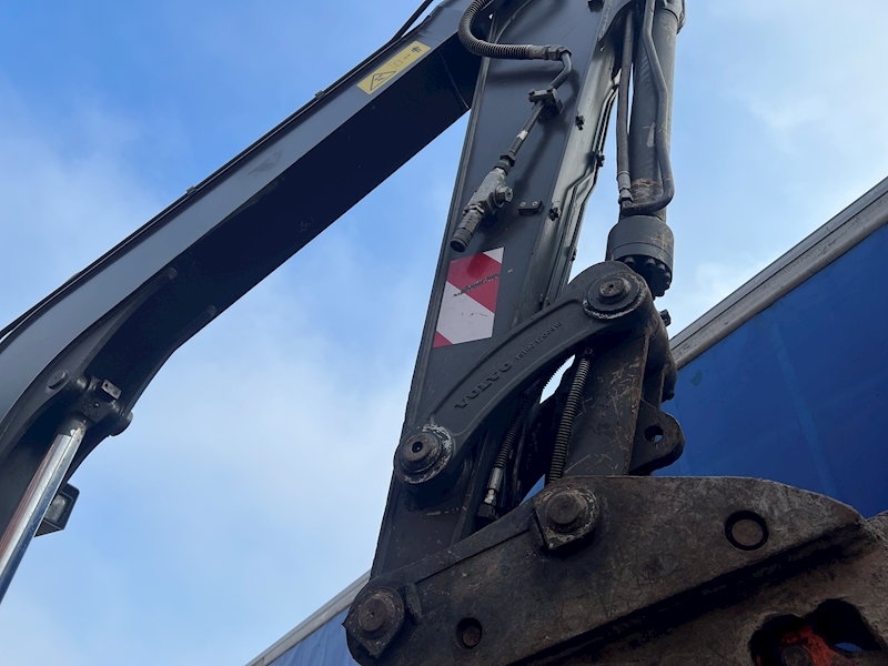 Volvo 8 Ton Tracked Excavator