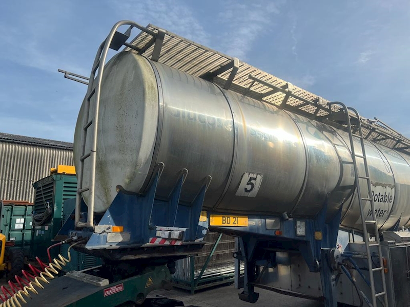 Crane Fruehauf 30,000 Litre Tanker