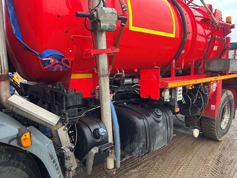 DAF 220 Fitted with Whale Vac Tanker