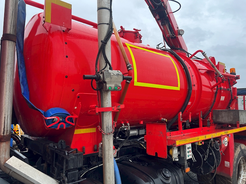 DAF 220 Fitted with Whale Vac Tanker