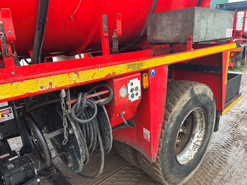 DAF 220 Fitted with Whale Vac Tanker