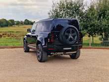 Land Rover Defender 110 D300 MHEV X-Dynamic HSE 