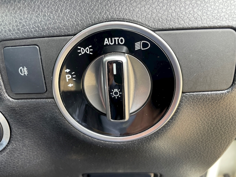 Mercedes-Benz B180 Blueefficiency Se Mpv 1.6 Automatic Petrol