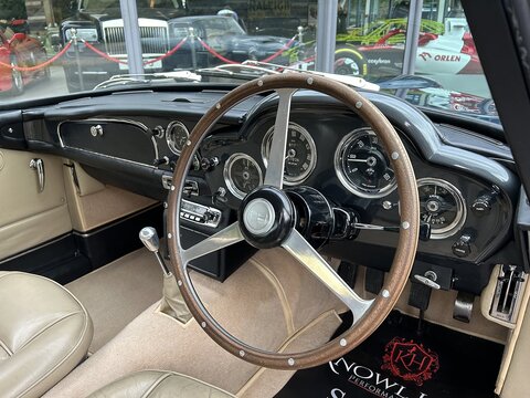 Series III Saloon 4.2 Manual Petrol