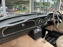 Aston Martin DB4 Series III 