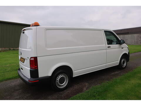 Volkswagen Transporter 2.0 TDI T32 BlueMotion Tech Startline Panel Van 5dr Diesel DSG FWD LWB Euro 6 (s/s) (150 ps) - U95