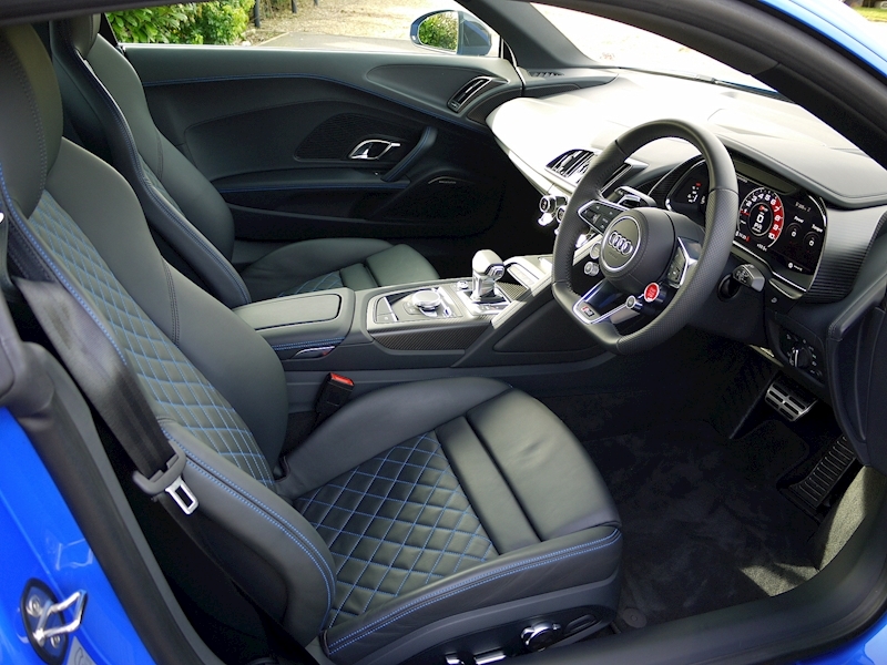 Audi R8 V10 PLUS QUATTRO S-TRONIC - Large 1