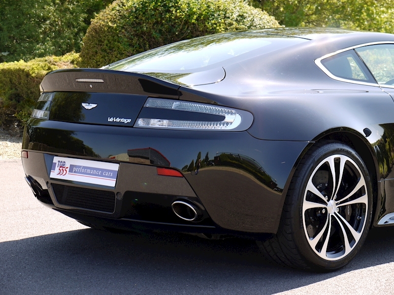 Aston Martin V12 Vantage Carbon Black Edition - Large 9