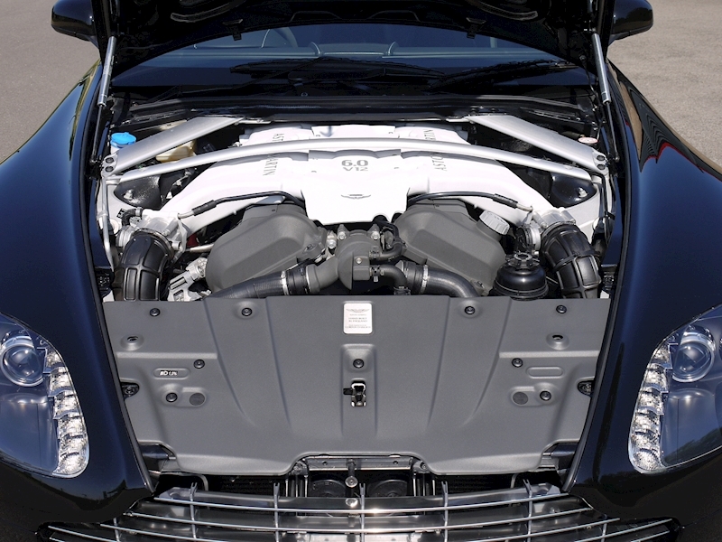 Aston Martin V12 Vantage Carbon Black Edition - Large 18
