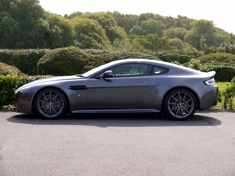 Aston Martin V12 Vantage S - Manual - Large 3