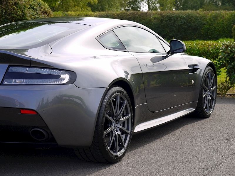 Aston Martin V12 Vantage S - Manual - Large 16