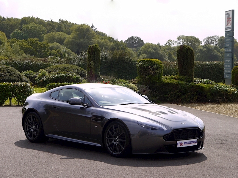 Aston Martin V12 Vantage S - Manual - Large 34