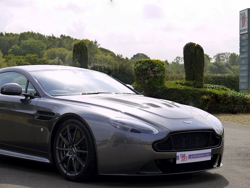 Aston Martin V12 Vantage S - Manual - Large 35