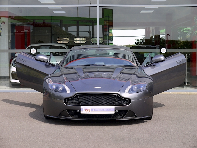 Aston Martin V12 Vantage S - Manual - Large 41