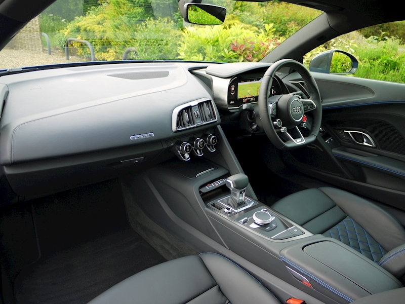 Audi R8 V10 Plus Quattro S-tronic - Large 4