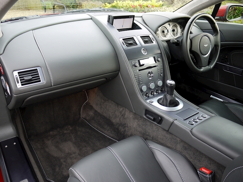 Aston Martin V8 Vantage 4.3 Manual - Large 6