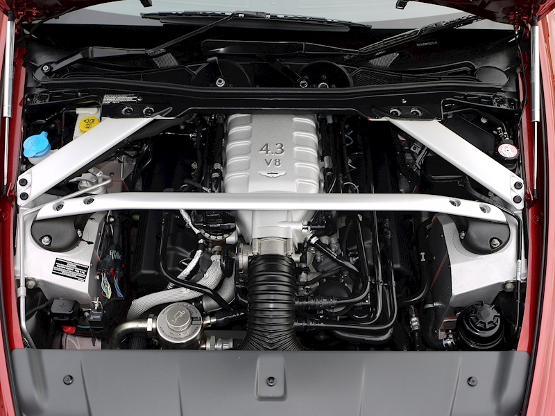 Aston Martin V8 Vantage 4.3 Manual - Large 21