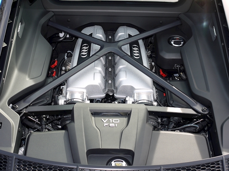 Audi R8 V10 PLUS QUATTRO S-TRONIC - Large 13