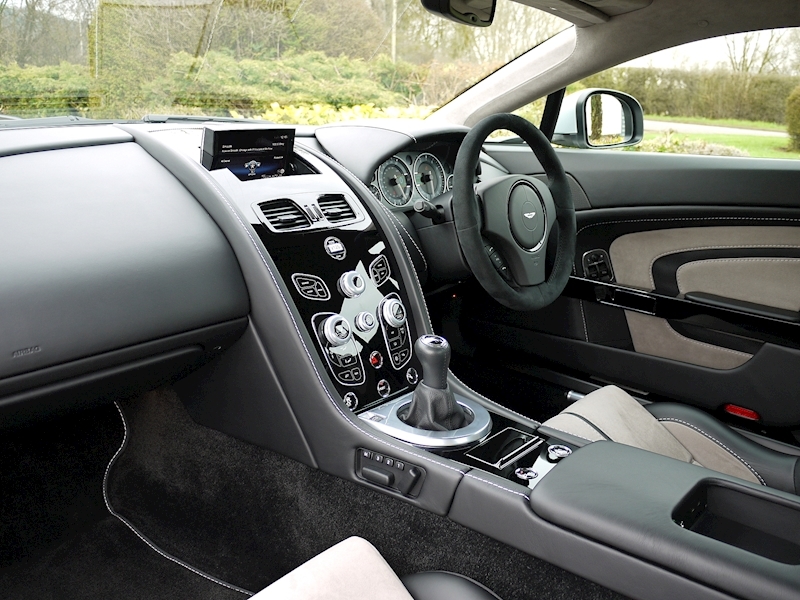 Aston Martin V12 Vantage S Coupe - Manual - Large 5