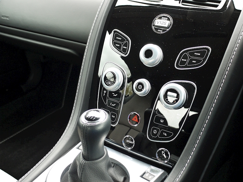 Aston Martin V12 Vantage S Coupe - Manual - Large 27