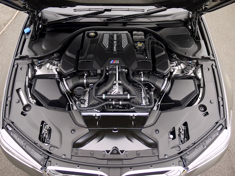 BMW M5 Saloon 4.4 V8 - Large 29
