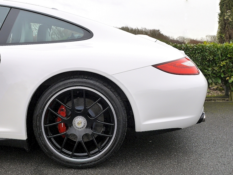 Porsche 911 Carrera (997.2) GTS 3.8 Manual - Large 4