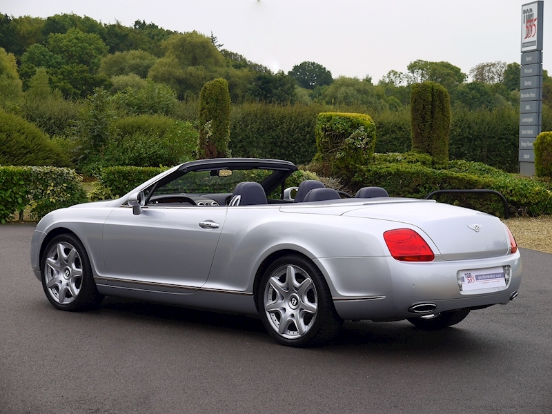 Bentley Continental GTC 6.0 W12 - Large 38