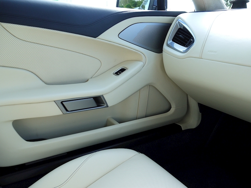Aston Martin Vanquish V12 2+2 - Touchtronic III - Large 26