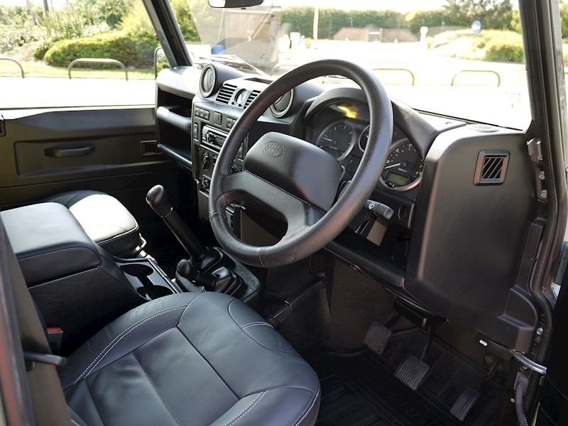 Land Rover Defender 110 XS 2.2D Crew-Cab Pickup - Large 1