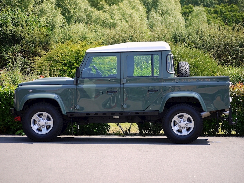 Land Rover Defender 110 XS 2.2D Crew-Cab Pickup - Large 2