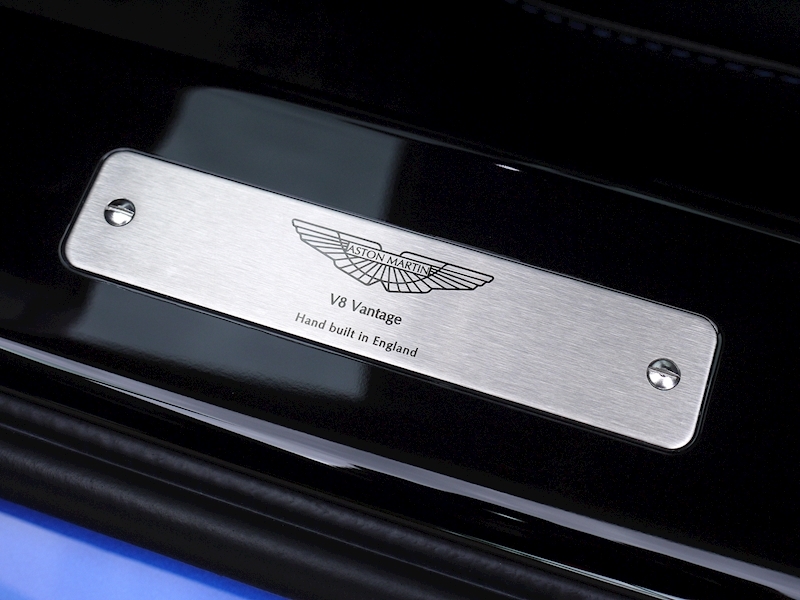 Aston Martin V8 Vantage 4.7 Manual - Large 8
