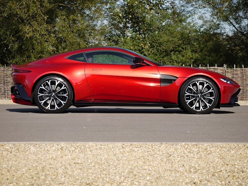 Aston Martin V8 Vantage 4.0 Touchtronic 3 - Large 2
