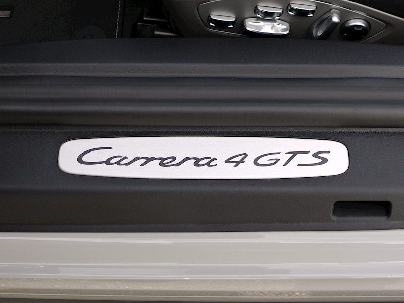 Porsche 911 (991.2) Carrera 4 GTS Cabriolet 3.0 PDK - Large 10