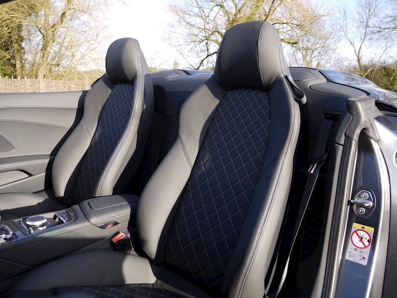 Audi R8 V10 Spyder Performance Carbon Black Edition - Large 6