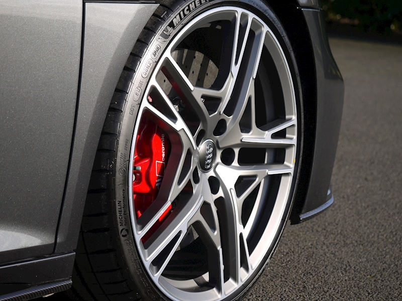 Audi R8 V10 Spyder Performance Carbon Black Edition - Large 14