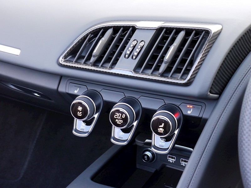 Audi R8 V10 Spyder Performance Carbon Black Edition - Large 38
